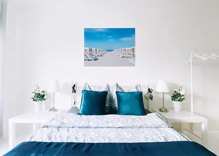 Wonderful And Cosy Apartment In The Heart Of Berlin, 1 Bedroom, 1 Living Room With Comfortable Bed Couch
